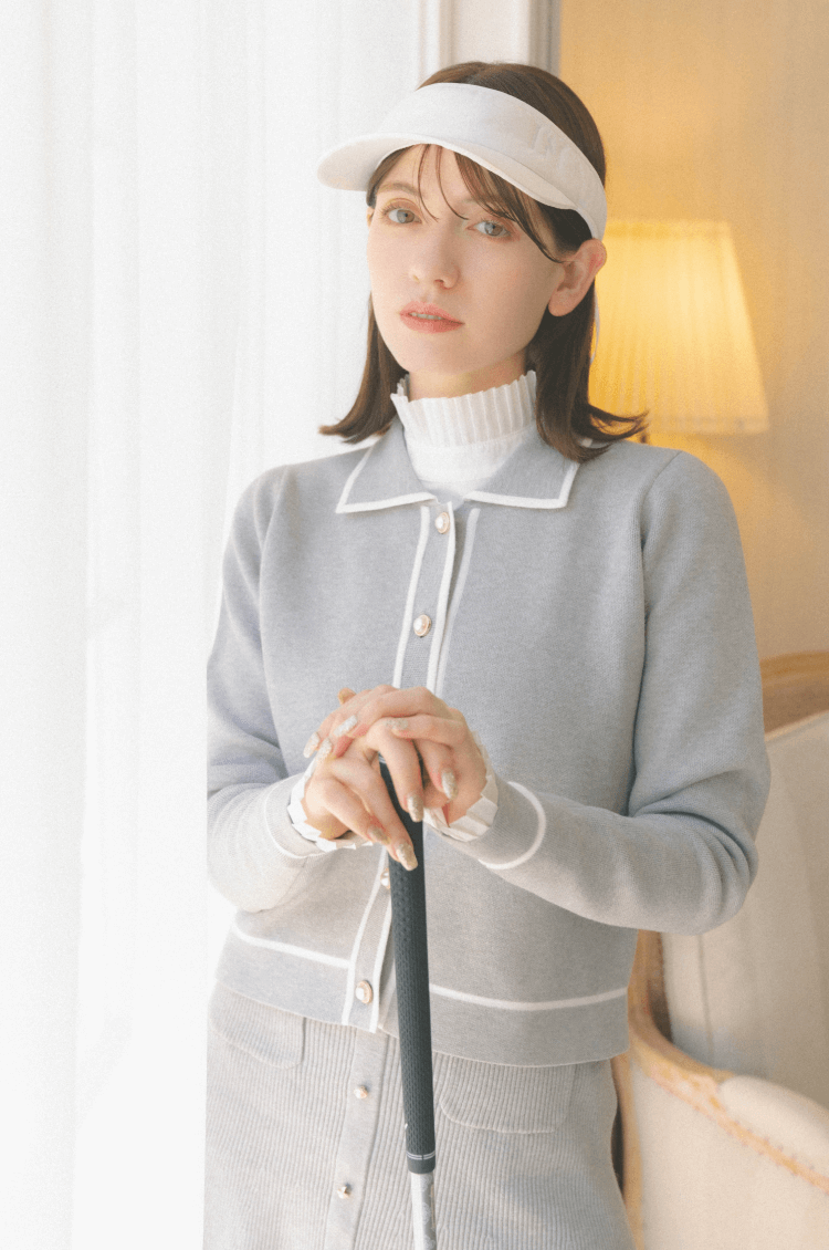 Pleats high neck white
