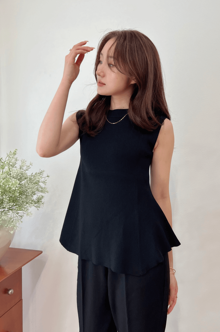 Flare no sleeve knit top blue