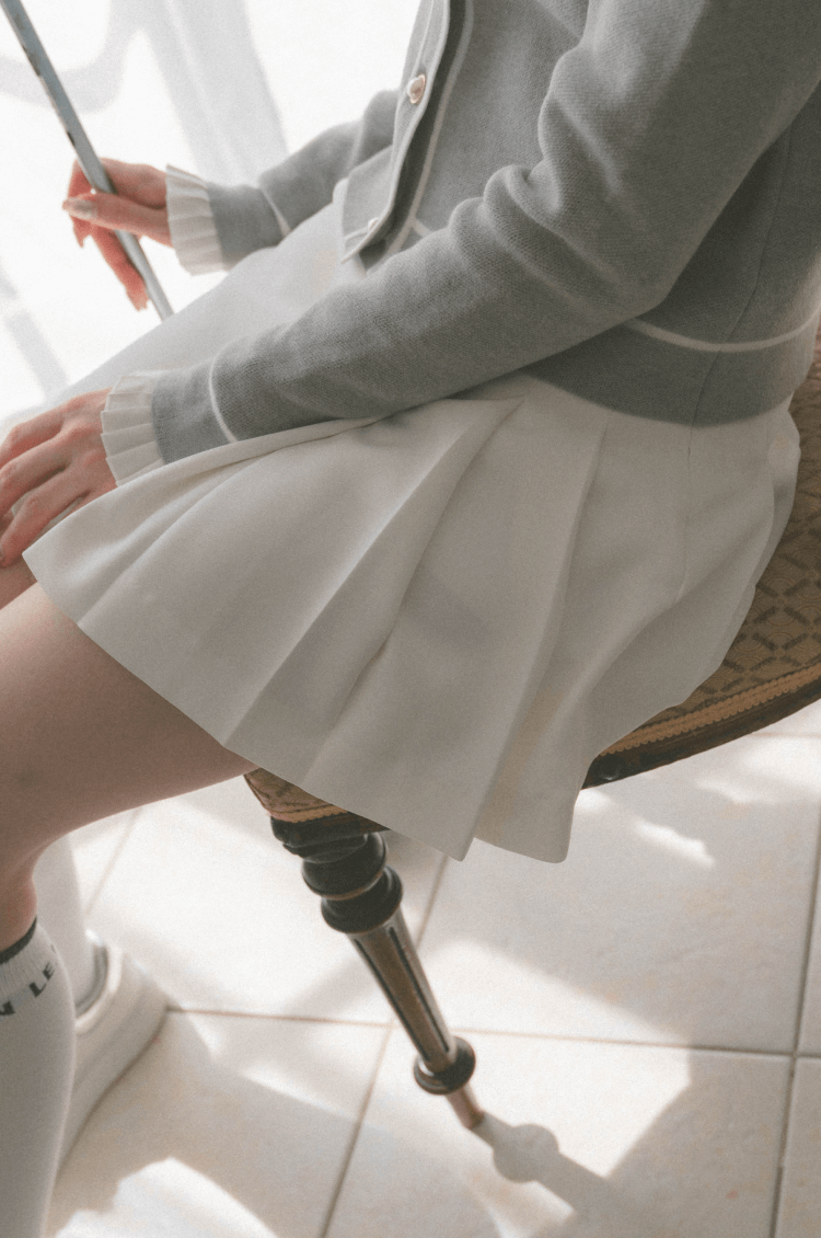 Classic pleats skirt white