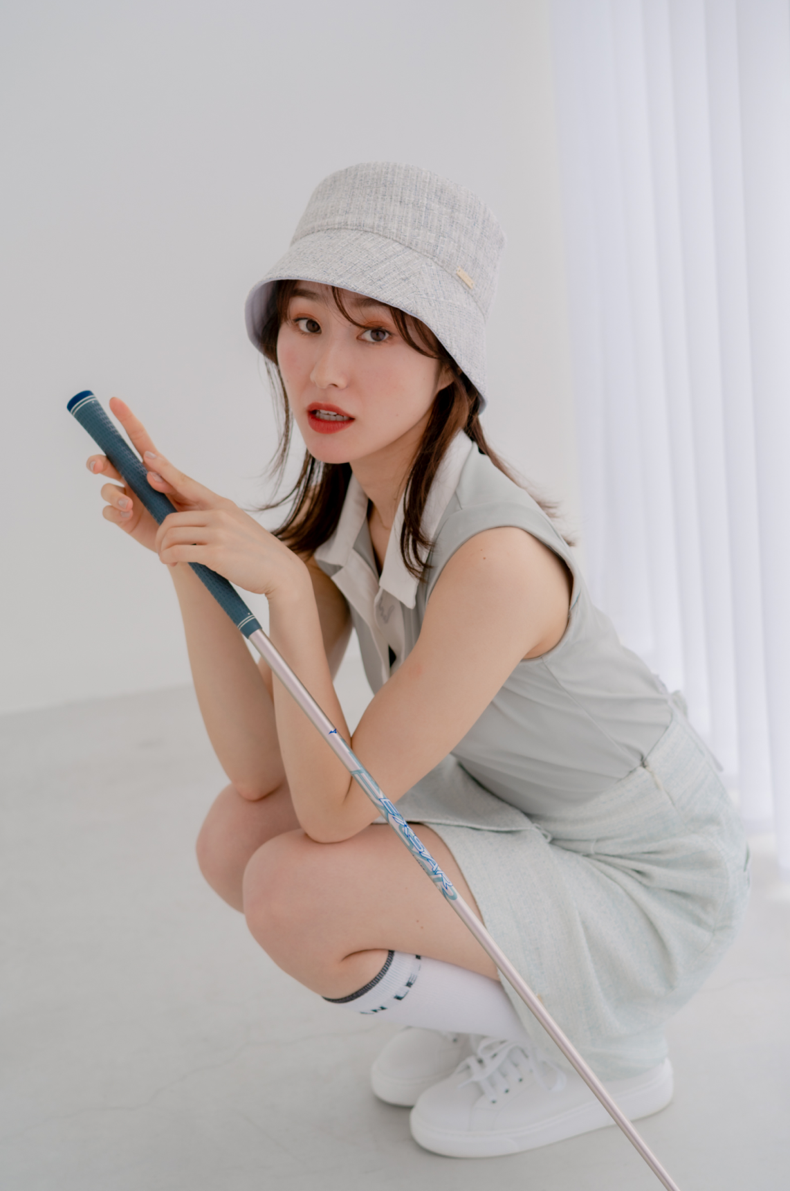 Open collar no-sleeve top (mint)