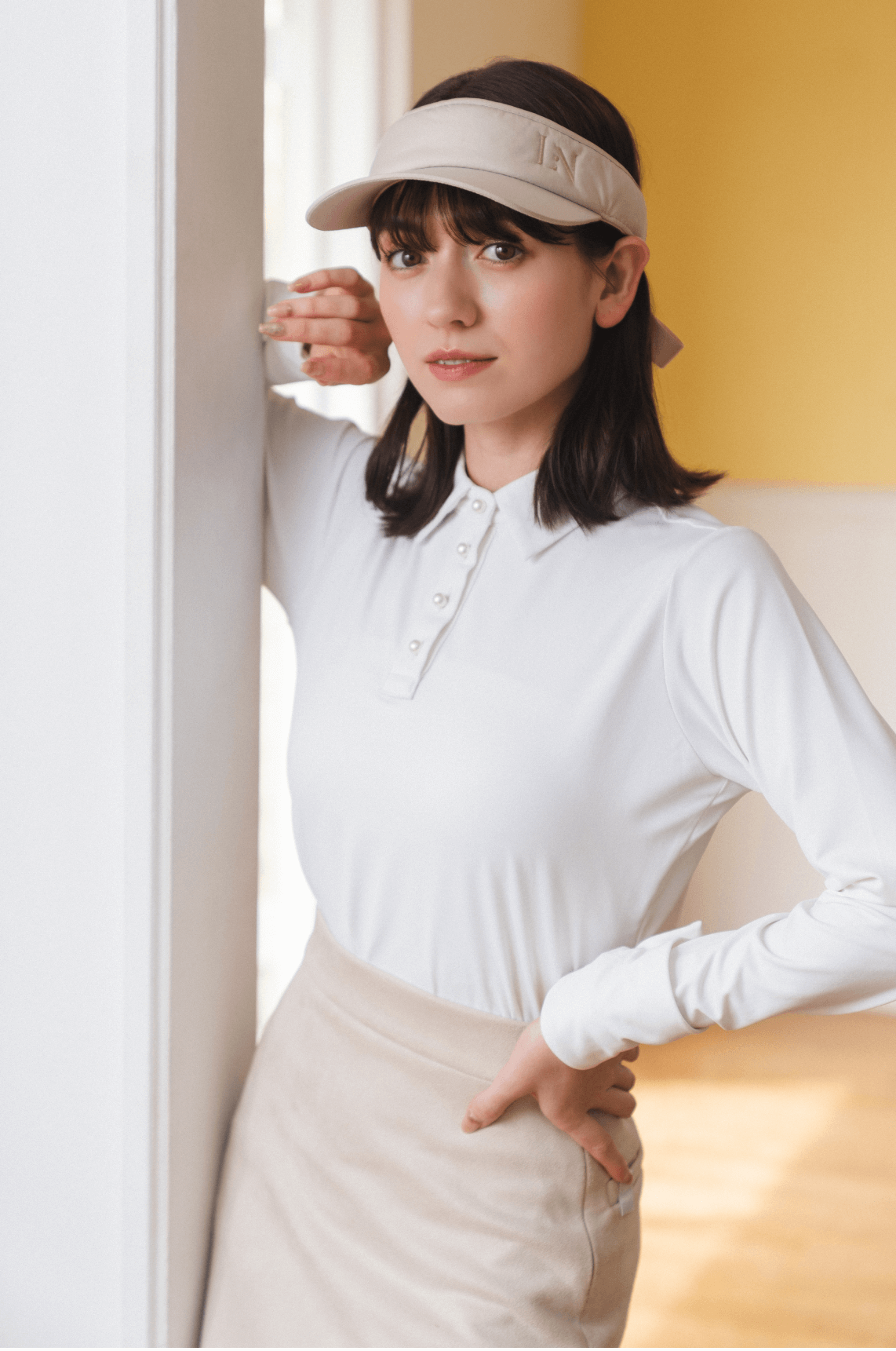 Basic UV cut top with pearl button