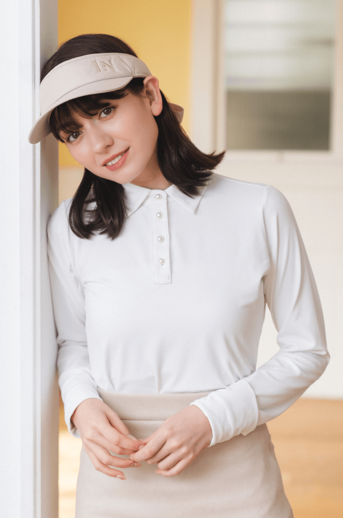Basic UV cut top with pearl button