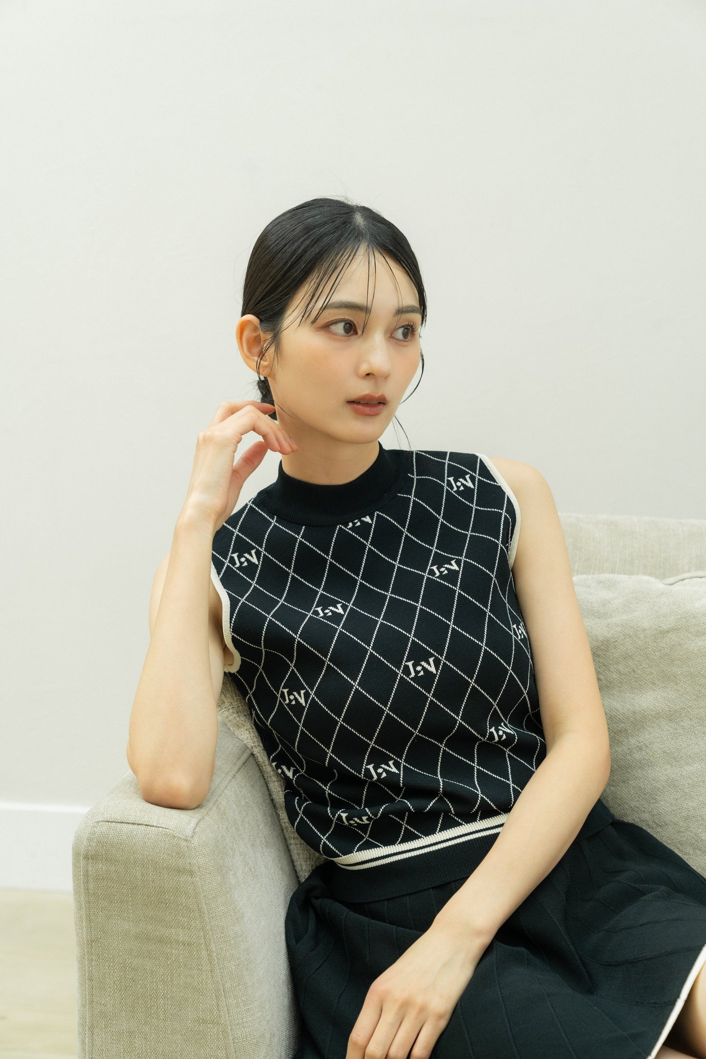 Logo Mock-neck Sleeveless Knit Black