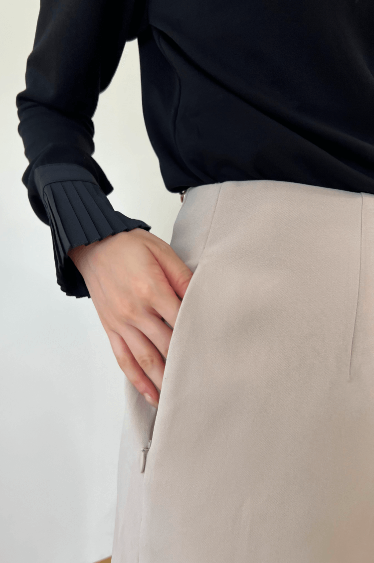 Classic pleats skirt beige