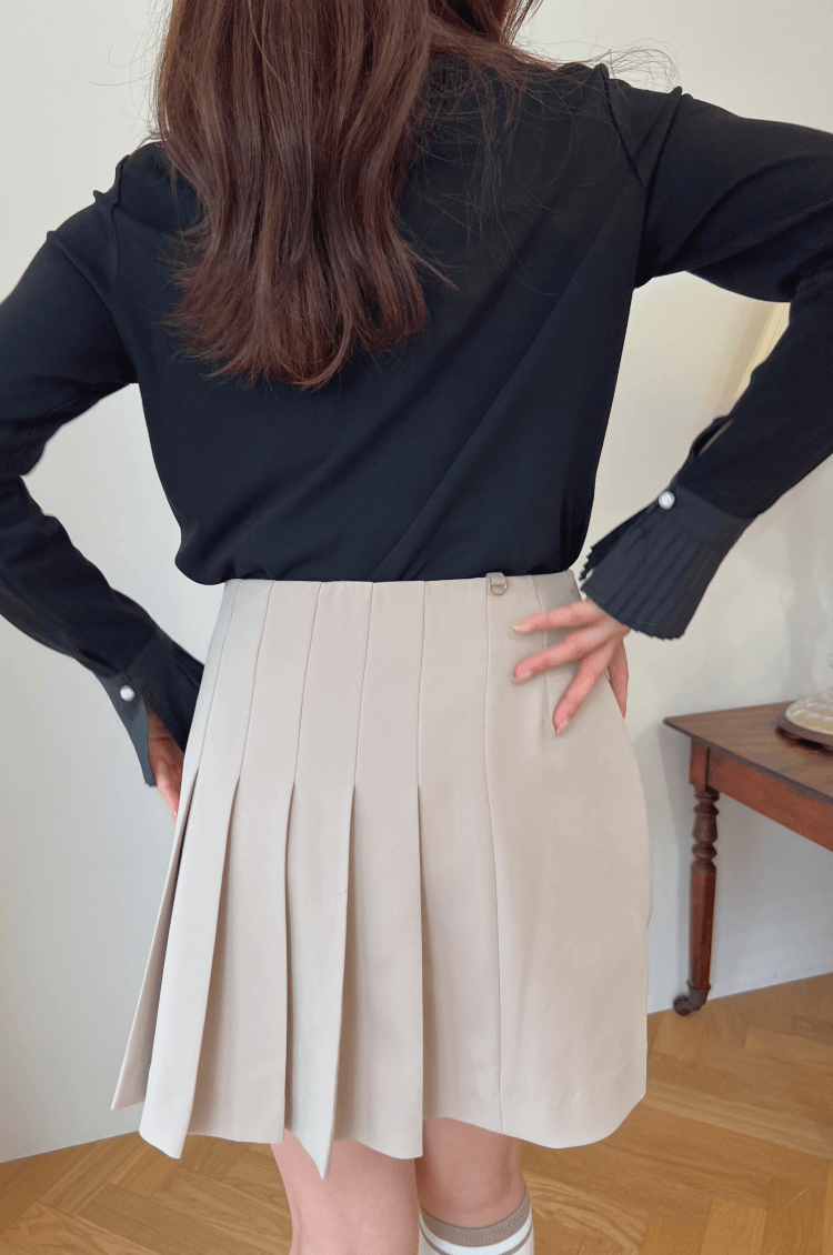 Classic pleats skirt beige