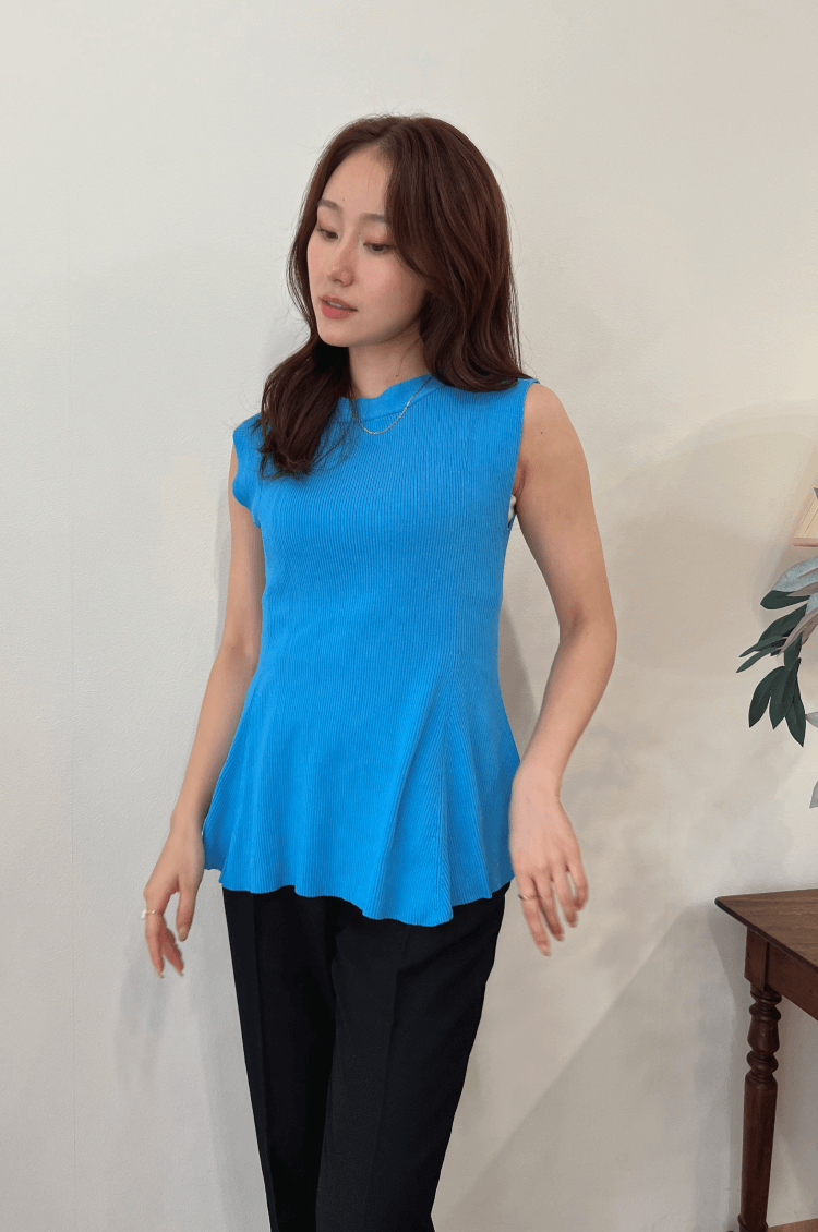 Flare no sleeve knit top blue